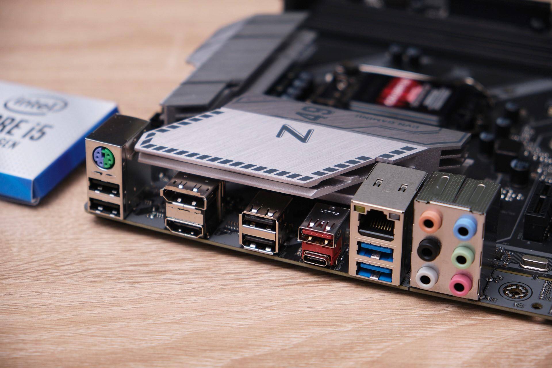 i5-10600k可以和i9五五开?游戏性能居然这么强_接口