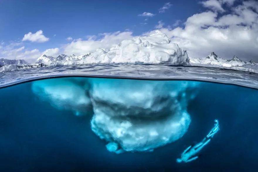 德国摄影师对于冰山的水下部分很有兴趣,专门拍了一组照片,来看