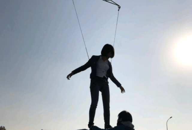 铠甲勇士猎铠女主形象公开短发帅气美女这个侧颜太酷了