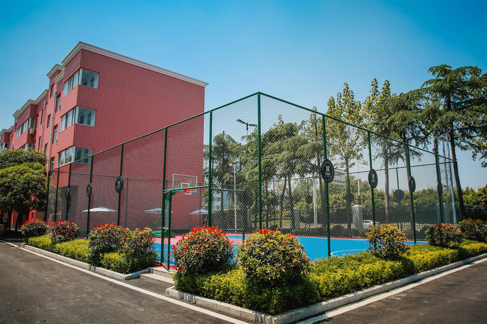 符合世界技能大赛标准的实训基地,可承接国际大型时尚表演的t型秀场