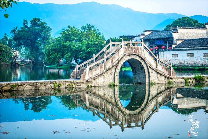安徽宏村，被誉为“中国画中的村庄”，因一部电影世人皆知