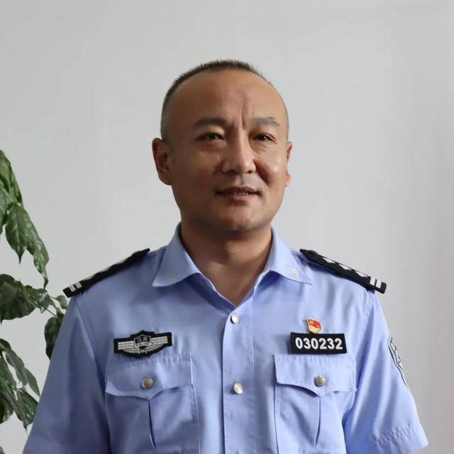 全国人大代表,江苏省徐州市公安局党委委员,经开区分局局长李晴"领导