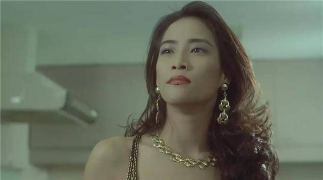 杨紫琼是马来西亚人,邵氏女侠郑佩佩,罗芙洛,李香凝是美国人,然后大岛