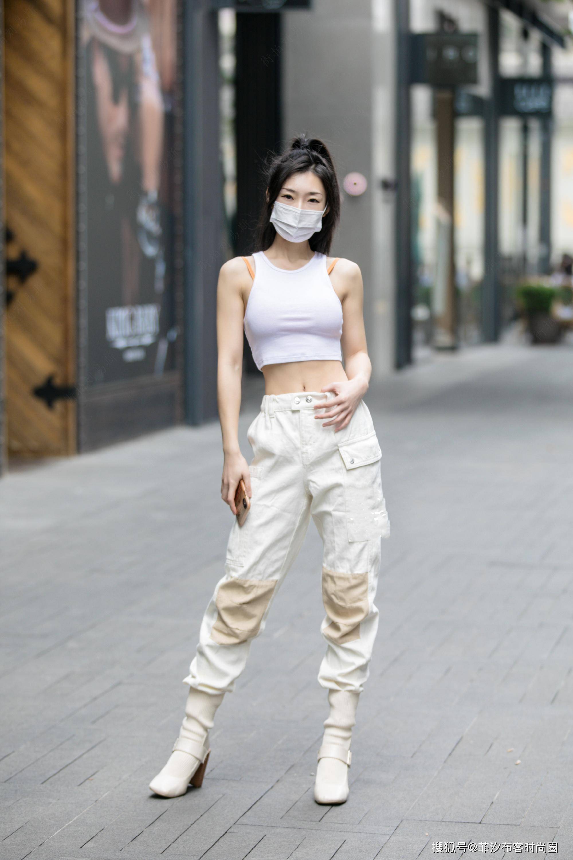 是时候检验你的健身效果了小露蛮腰尽显好身材