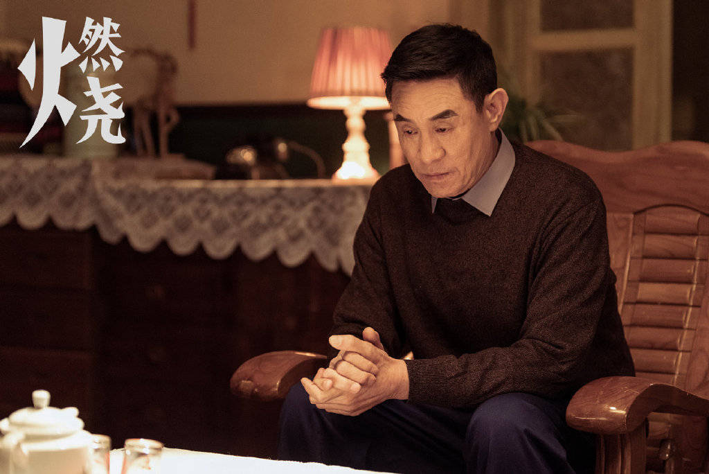 一方面《燃烧》是一部高能悬疑,硬核热血的类型剧,有着悬疑题材电视剧