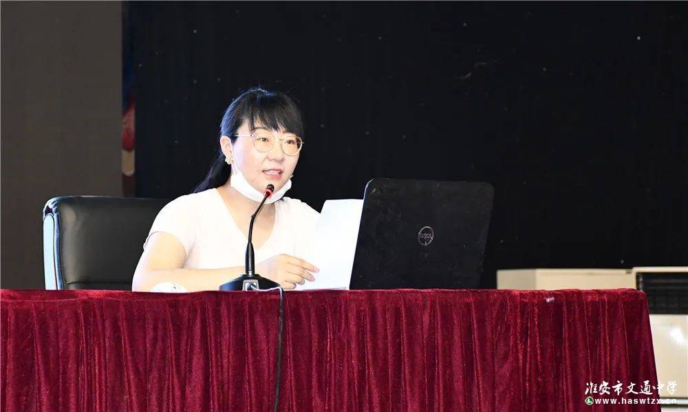 做个美丽的女孩 ——文通中学初二年级开展女生青春期健康知识讲座