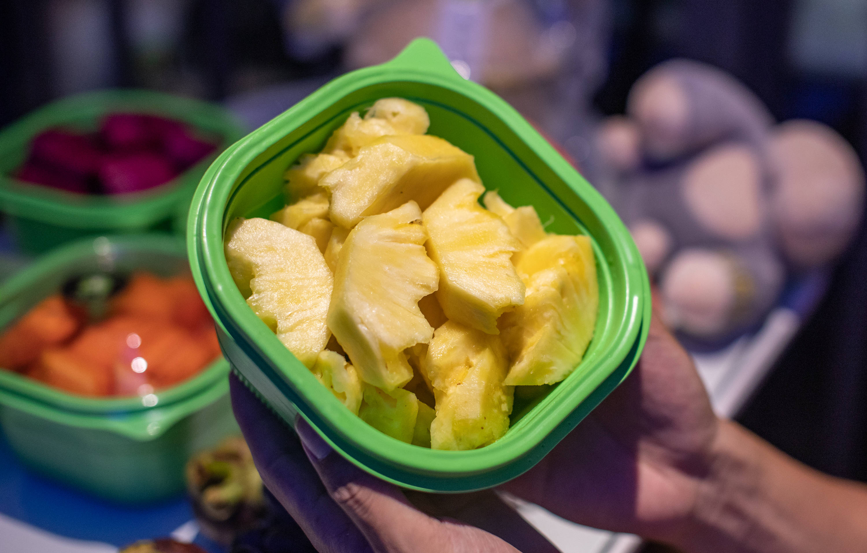 95水果种类:他们家的鲜切水果都是当季新鲜水果,现摘现切后装盒配送