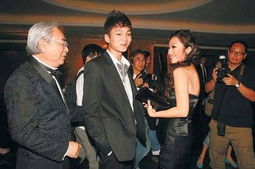 林孝信接棒父亲林建名勾郑少秋女儿王晶女儿作陪大玩派对