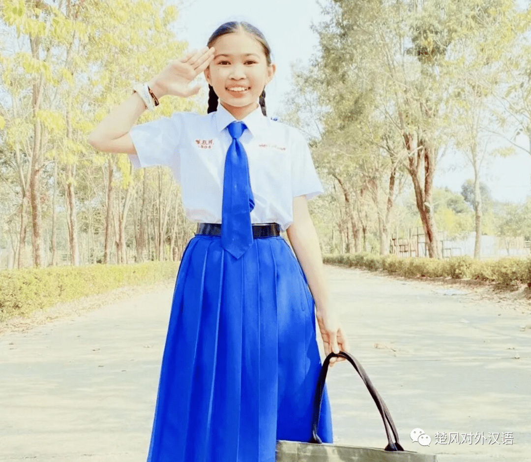 泰国做中文老师很幸福,眼里的世界是五彩缤纷的,一起来了解泰国校服