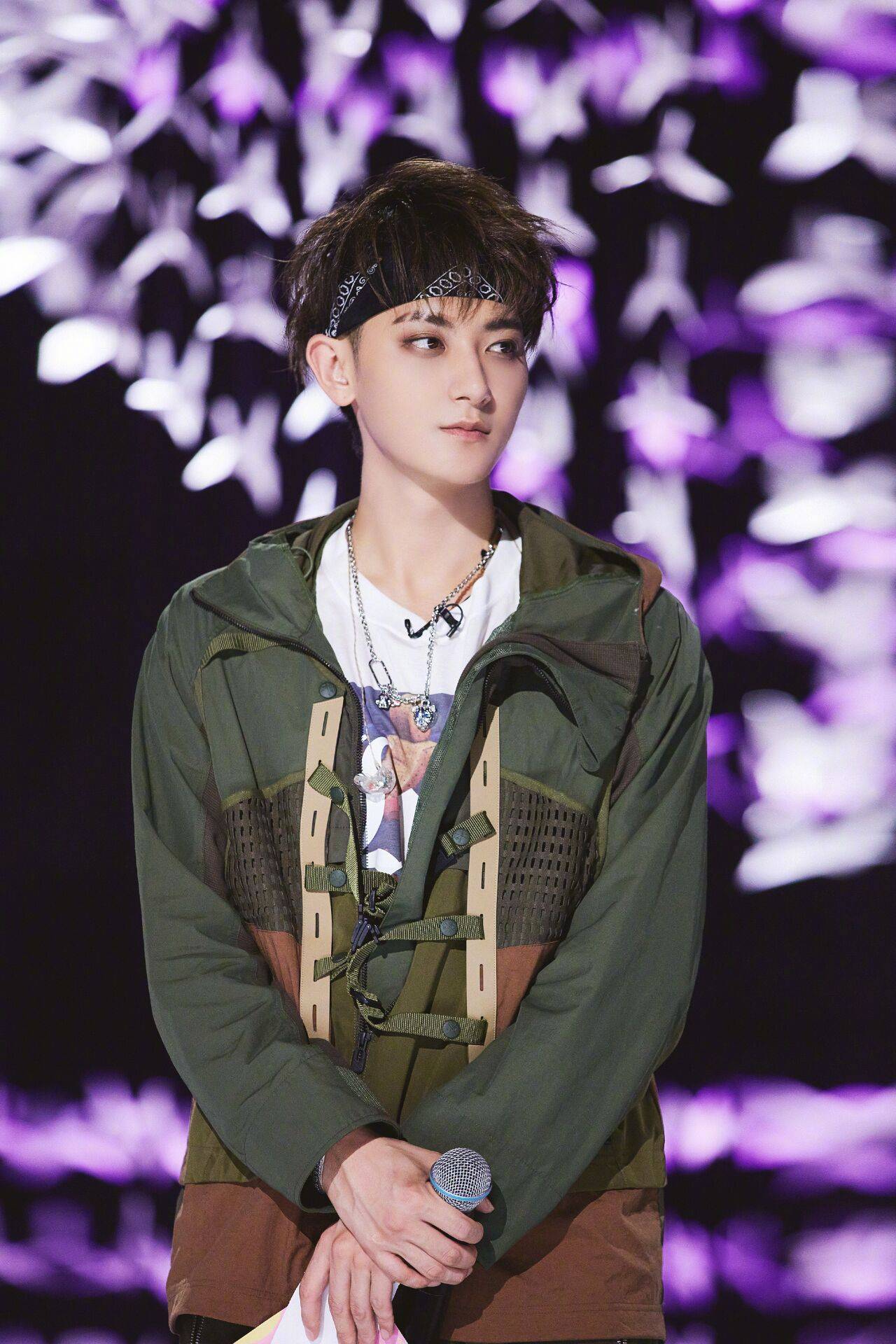 黄子韬造型分享:断眉妆容干净帅气