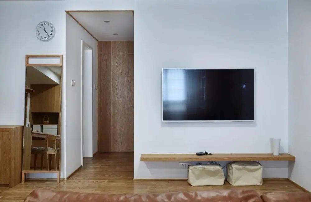 电视墙旁边有门,如何设计更显大气?_房门