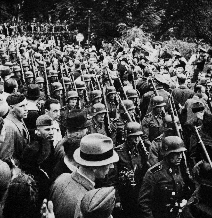 1942年6月10日,德国党卫军第七武装山地师欧根亲王师包围了利迪策村