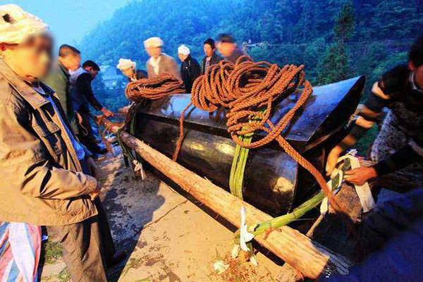 为什么说出殡路上棺材不能落地?落地了怎么办