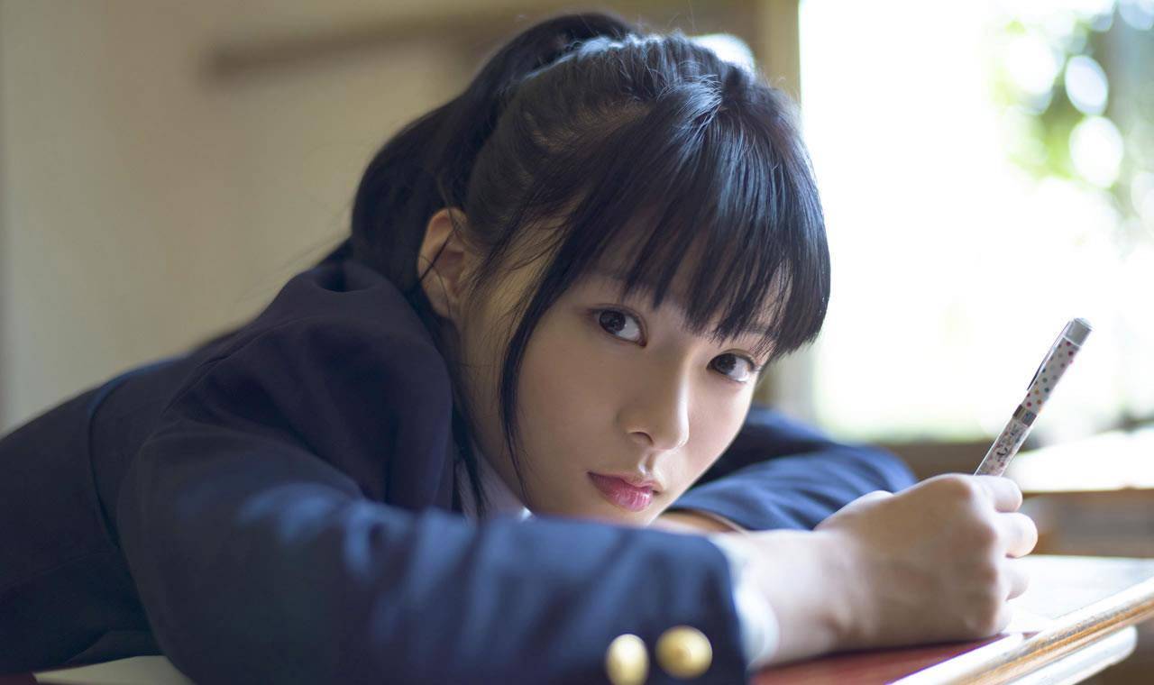 初中就"戴眼镜"的女生,大多是这3类,难怪没有人追!_手机搜狐网