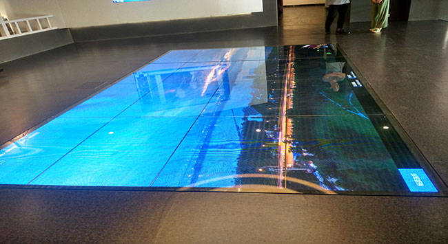 互动led地砖屏是什么