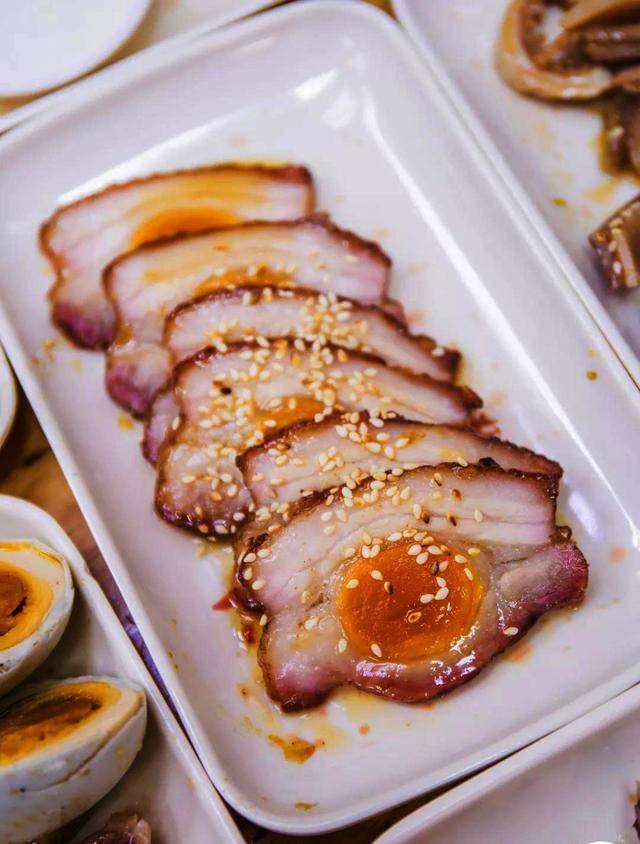 烧腊店都买不到的咸蛋黄叉烧,在家就能自己做,好吃又实惠