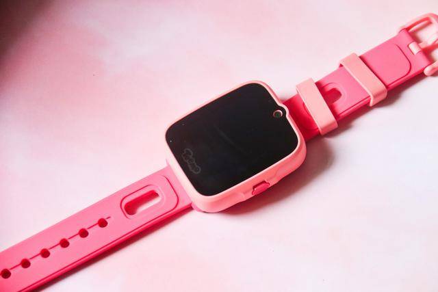 兼顾安全和学习的小伙伴糖猫a10在手妈妈也能放心让我出去玩