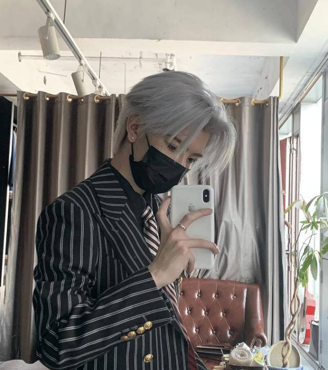 七鹤大人摘了口罩很丑吗?看清素颜无修图的颜值,不愧是我男神