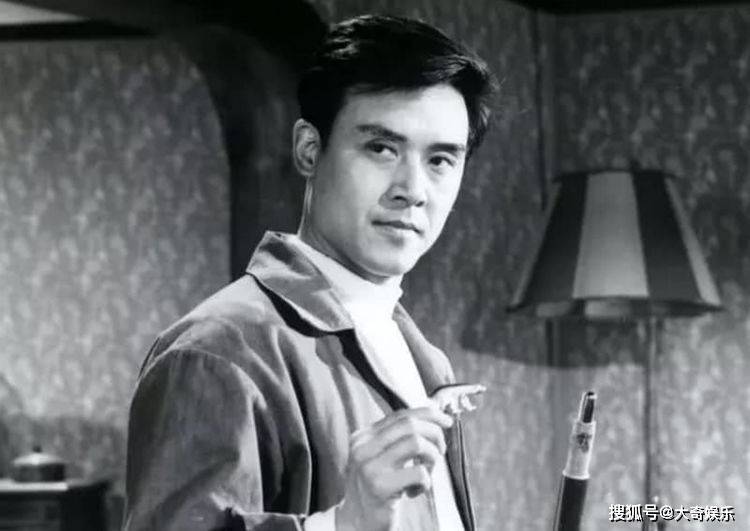上影厂八十年代当红小生,外表英俊演技出色,他们主演的电影深受观众