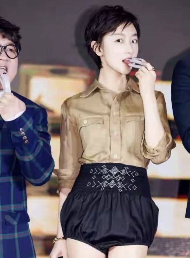 周冬雨有多猛?28岁穿"纸尿裤"就出门,3cm设计将成爆款