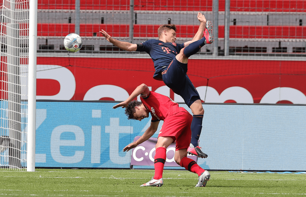 高清图拜仁同袍一心反对种族歧视科曼圆月弯刀