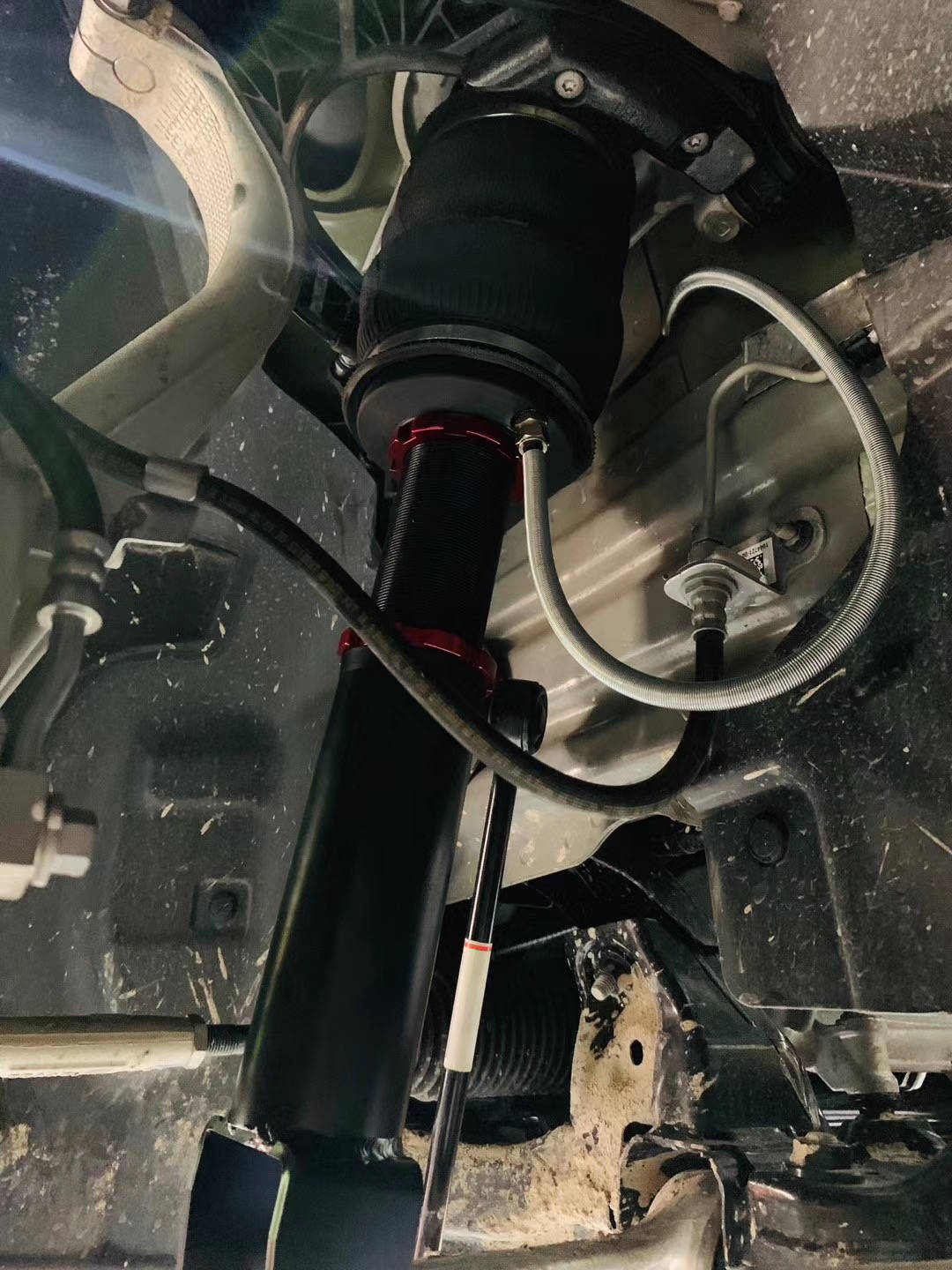 气囊减震器李洋分享特斯拉model3改装airbft气动避震品牌功能配置套件