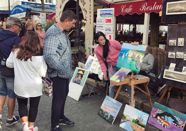 张馨予不拍戏跑去街头卖画网友这样的绘画水平还需要拍戏