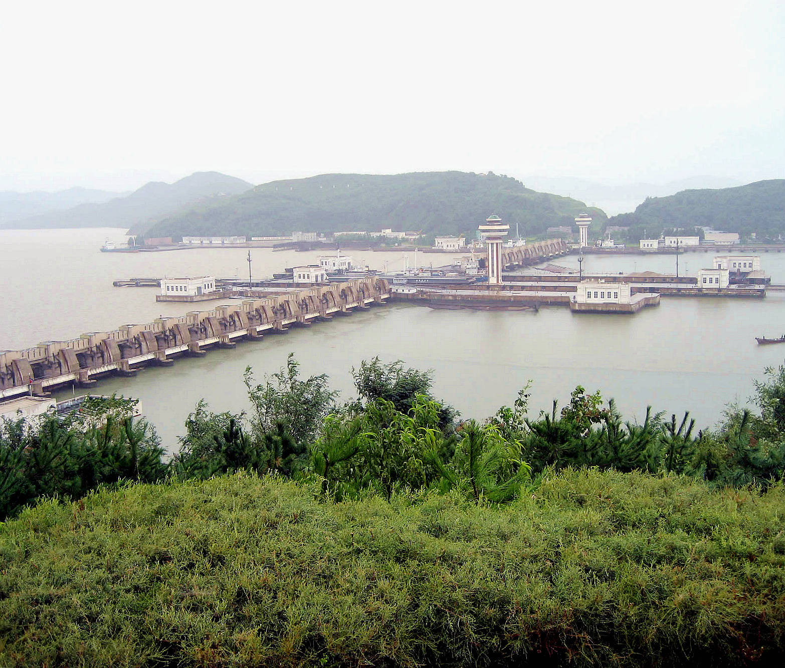 【新义州】新义州是朝鲜平安北道首府,这座城市很多