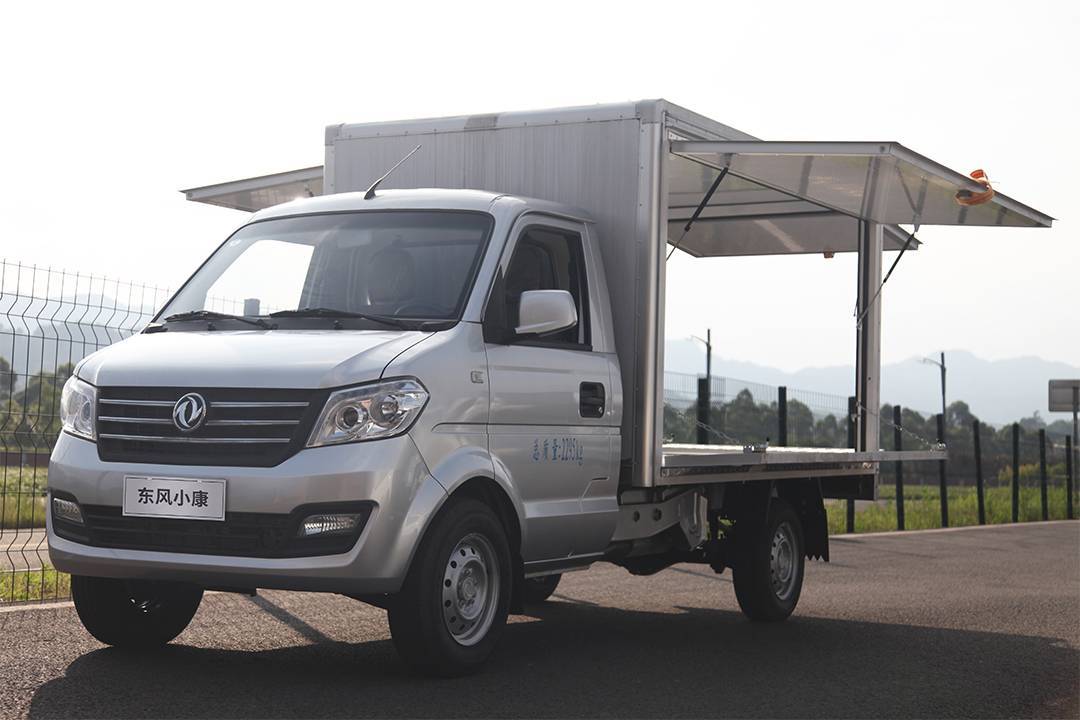 专业摆地摊仅售548万东风小康c55三开门厢货上市