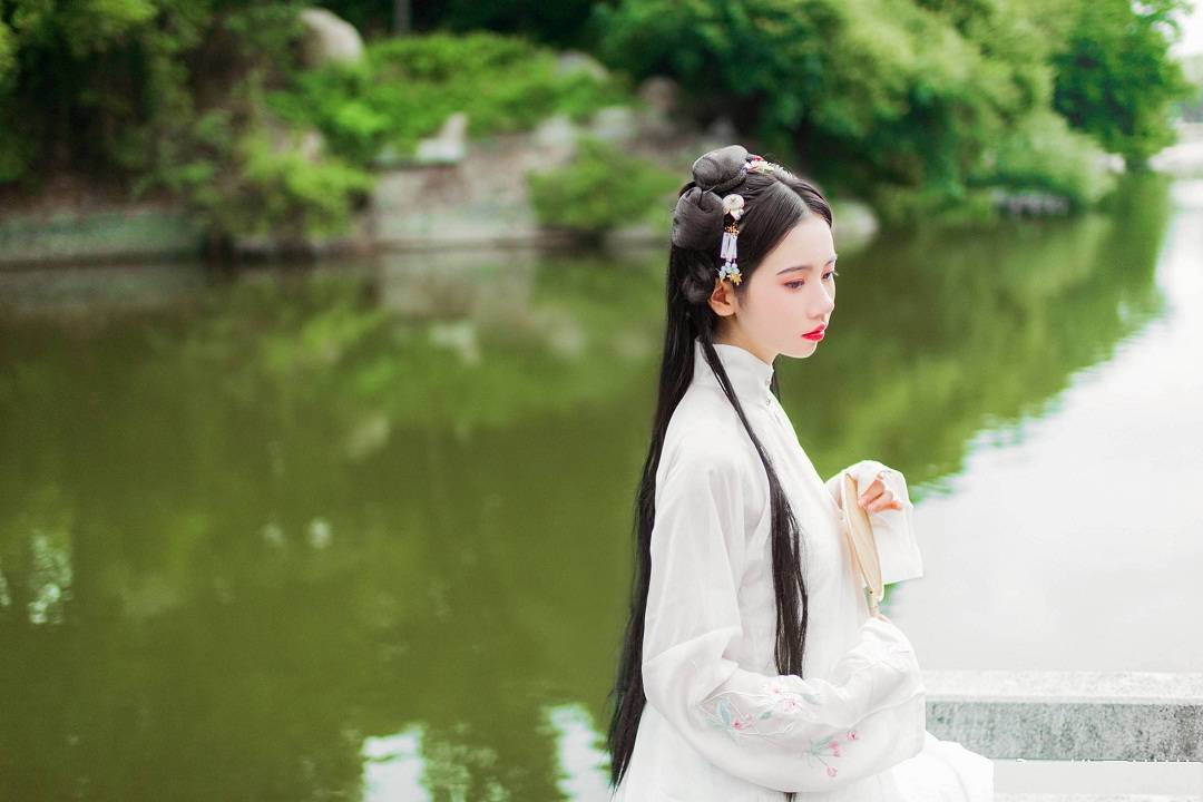 打开飞升台登天而去,身边跟着天下文海周密以及数位追随者