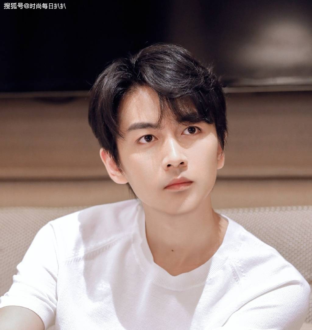 原创陈晓太绝了一个人两种气质留胡子是青年不留胡子是青春少年