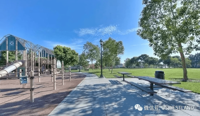 洛杉矶奇诺市【社区公寓】3房3卫 阳光雅居 布局灵动 魅力无限 43.