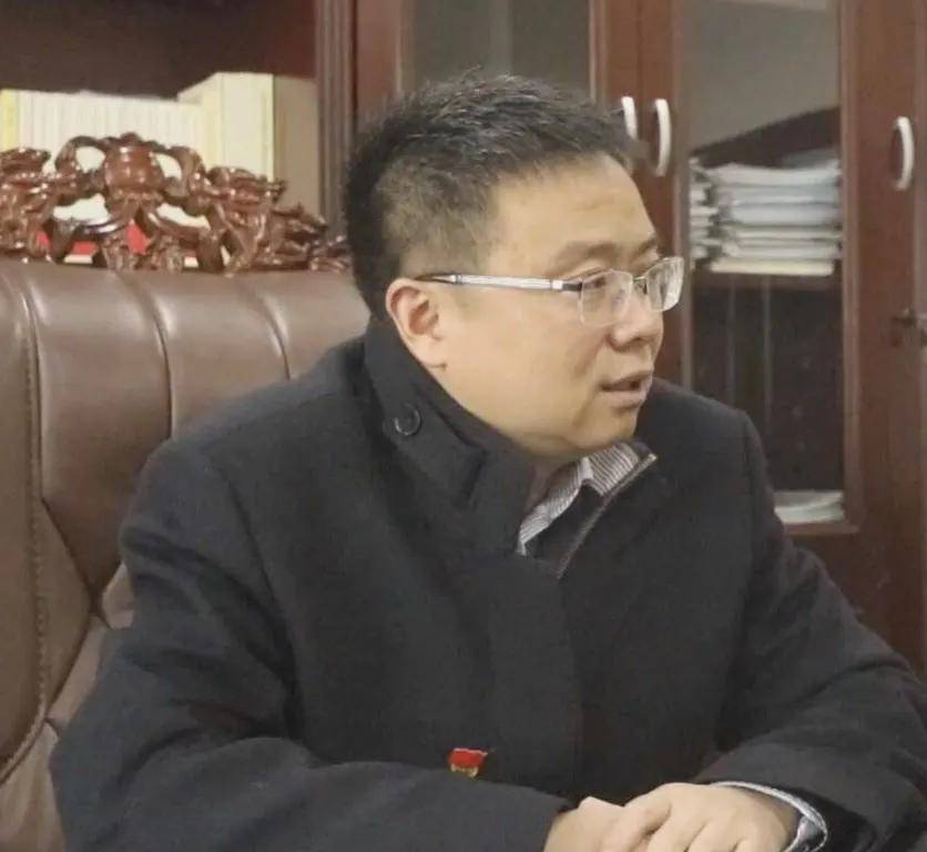 那曲市委常委,巴青县委书记张军"我们县委,县政府积极为牧民经济