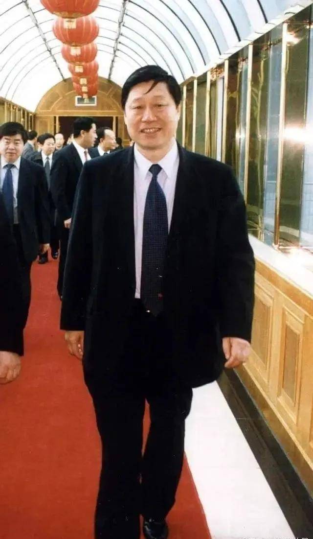 是71岁的张瑞敏——我实在不想称他为"老人",他很年轻