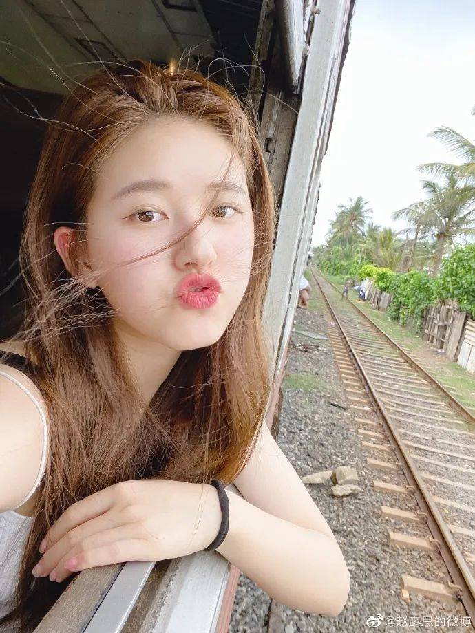 宝藏女孩赵露思,18岁素颜视频曝光,我酸了