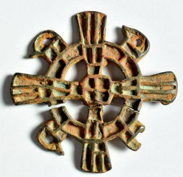 敦煌出土文物 | 青铜景教十字纹牌饰