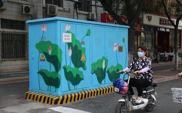 创城看变化丨配电箱"穿"彩绘新衣扮靓街道 让艺术融入百姓生活