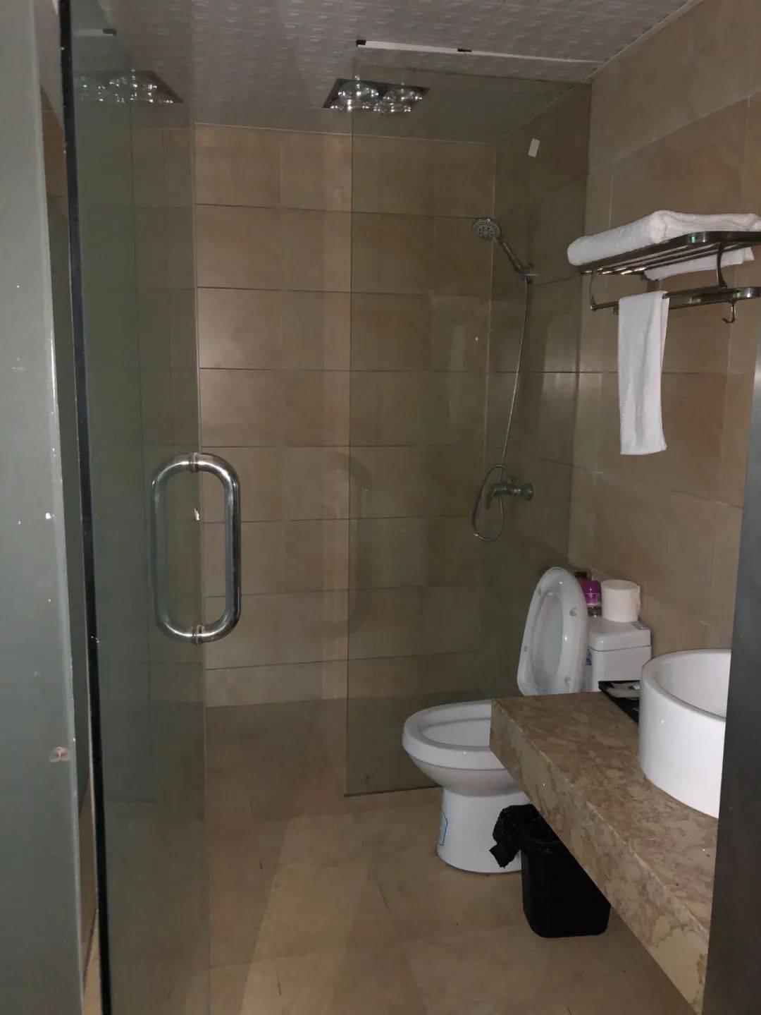 被天降火球击中后,李连杰认其为干妈,贵州赵神仙避暑康养包吃住82元起