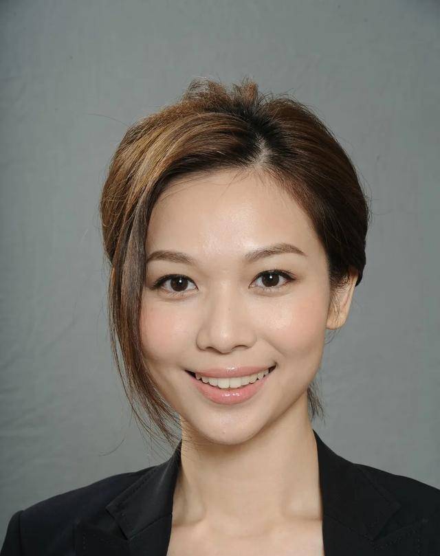 前tvb小花产后两月极速修身 买相机记录女儿成长点滴_杨秀惠