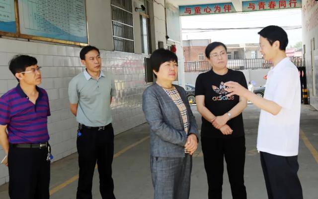 方山县长周小云在城区部分学校调研