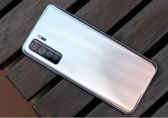 销量第一的华为机麒麟8206400万四摄超大内存两千真的香