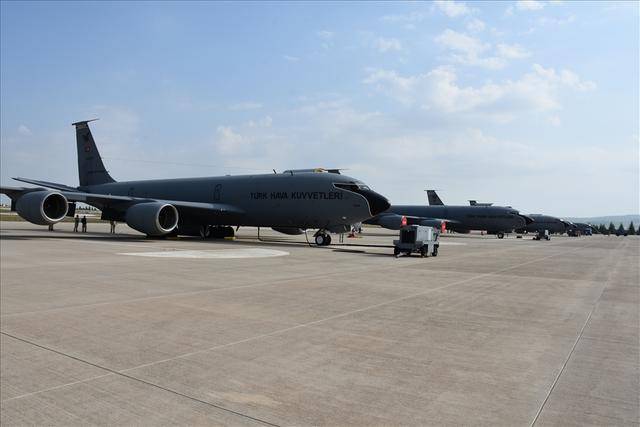 图注:kc-135加油机