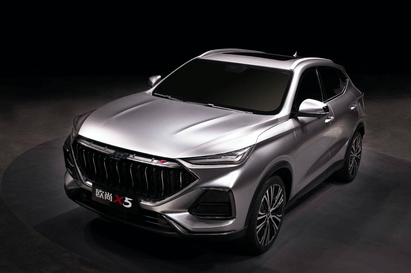 长安欧尚x5重庆车展首次亮相,造型动感十足,主打8-12万元市场