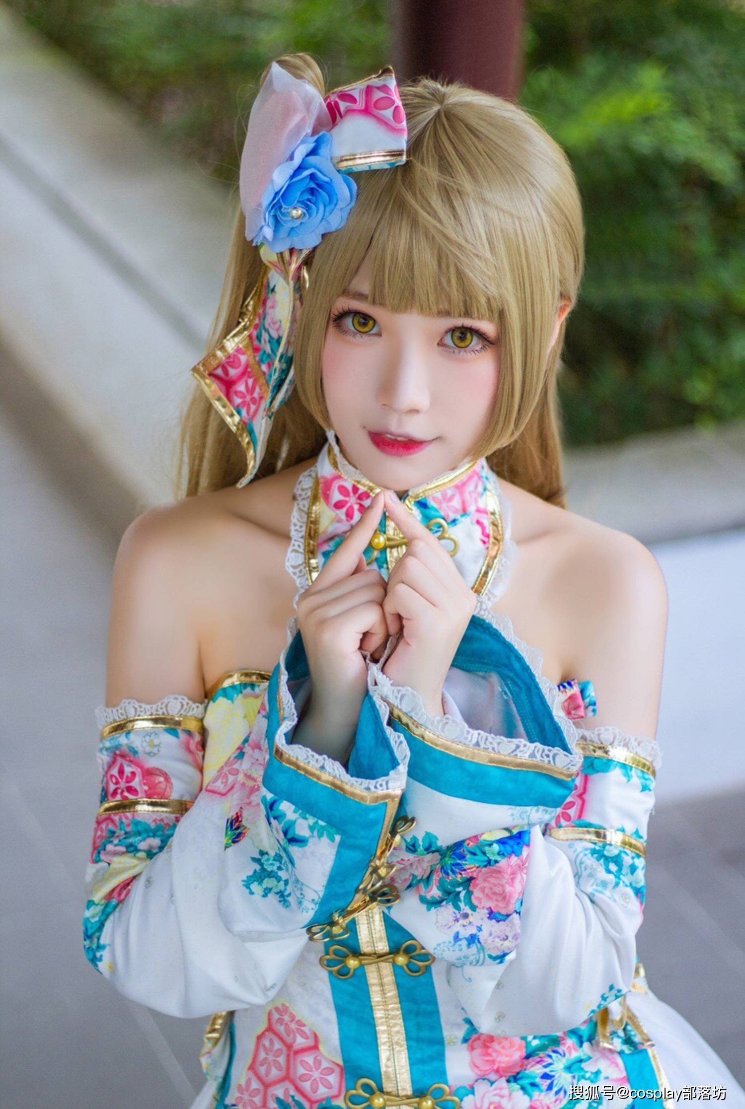 cos:超可爱金发萌萝莉南小鸟.