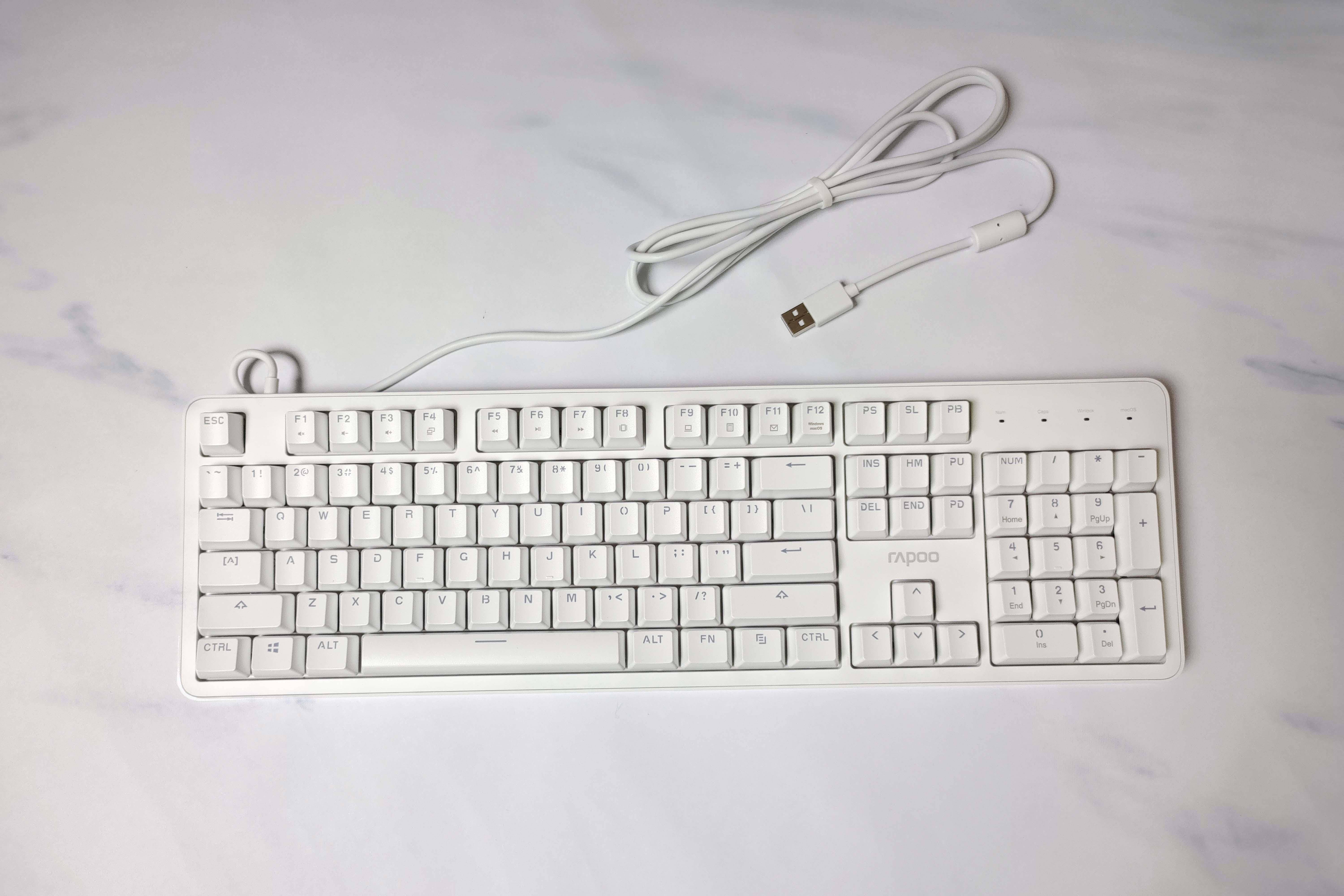 键盘整体尺寸是446mm×137mm×32.8mm,标准104配列.