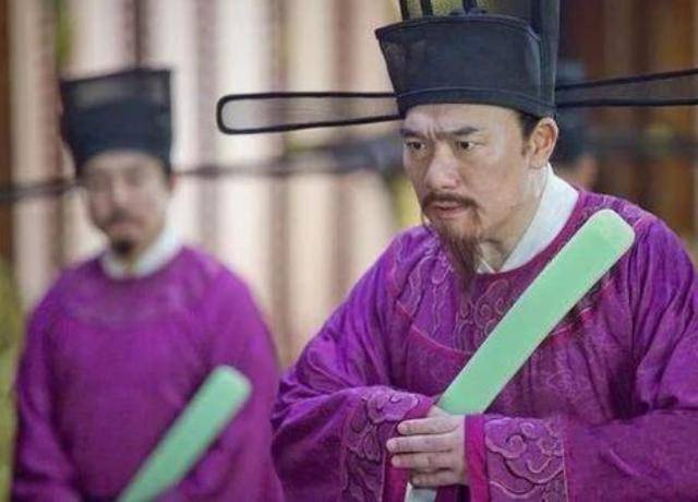 原创古代大臣上朝时手上为什么会拿笏板它的具体作用是什么