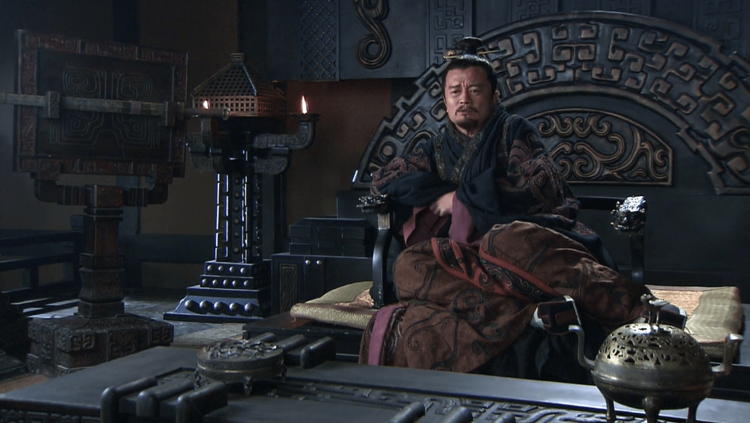 原创东汉末年诸侯混战,袁术为何敢率先称帝,他有何资本?