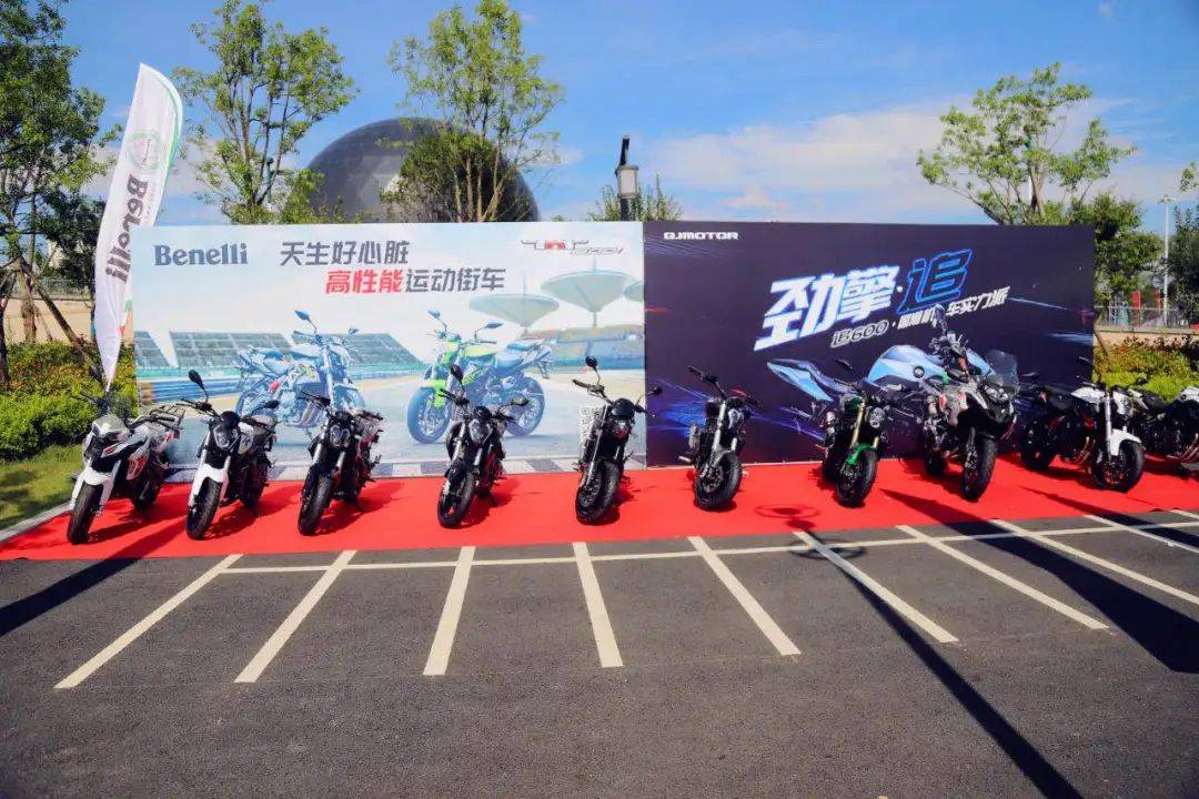 上百辆摩托车集体骑行2020年黄山宝马会现场报道