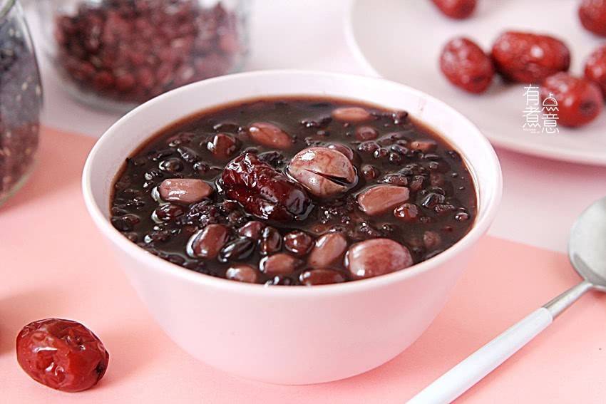 图源网络食材:红豆30g ,黑豆30g,黑米30g,糯米30g,红皮花生35g,莲子25