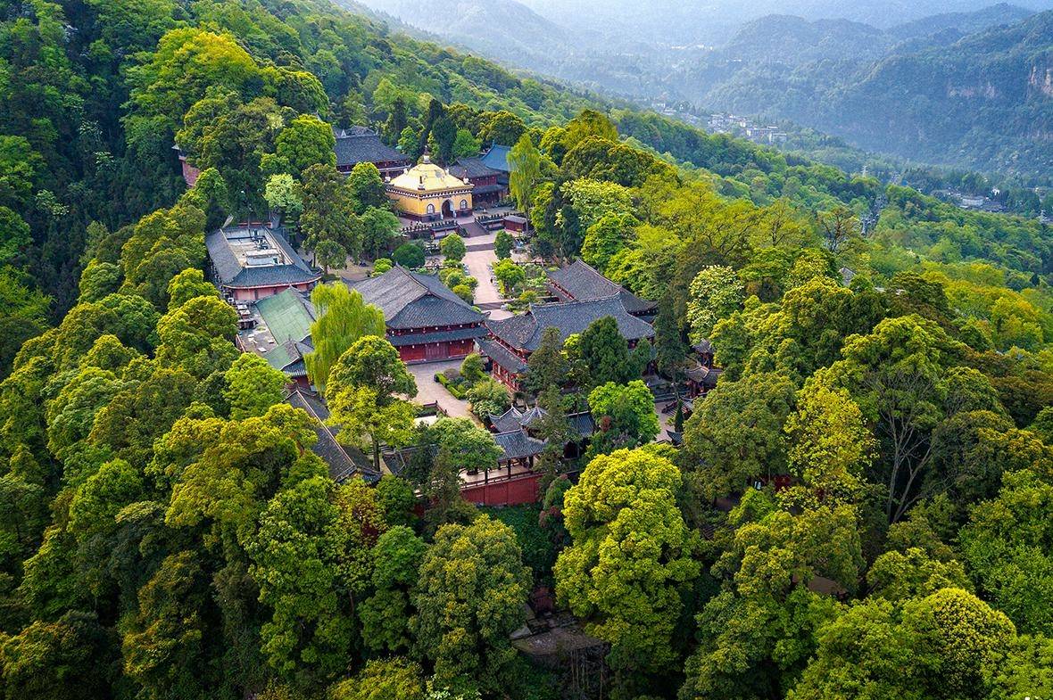 四川香火旺盛的寺庙是峨嵋山八大寺庙之一属全国重点寺院